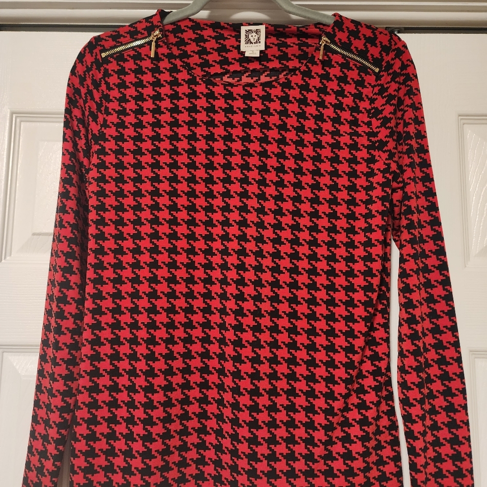 Anne Klein red and black top with gold zippers at shoulders, size small. NWOT.